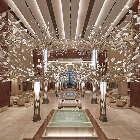 Mandarin Oriental Jumeira, Dubái Exterior foto The lobby of the Ritz-Carlton, DIFC