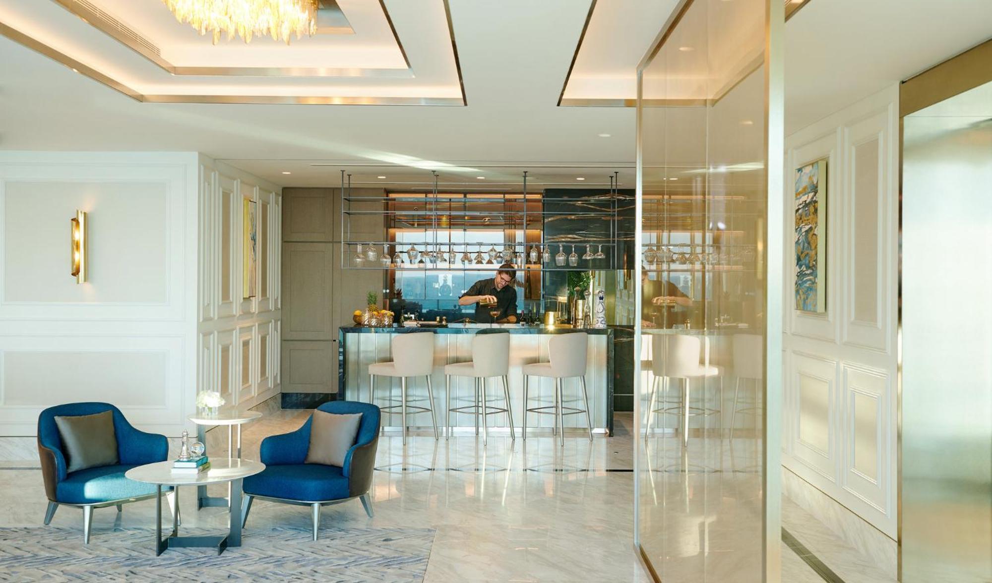 Mandarin Oriental Jumeira, Dubái Exterior foto The bar at the 101 Club