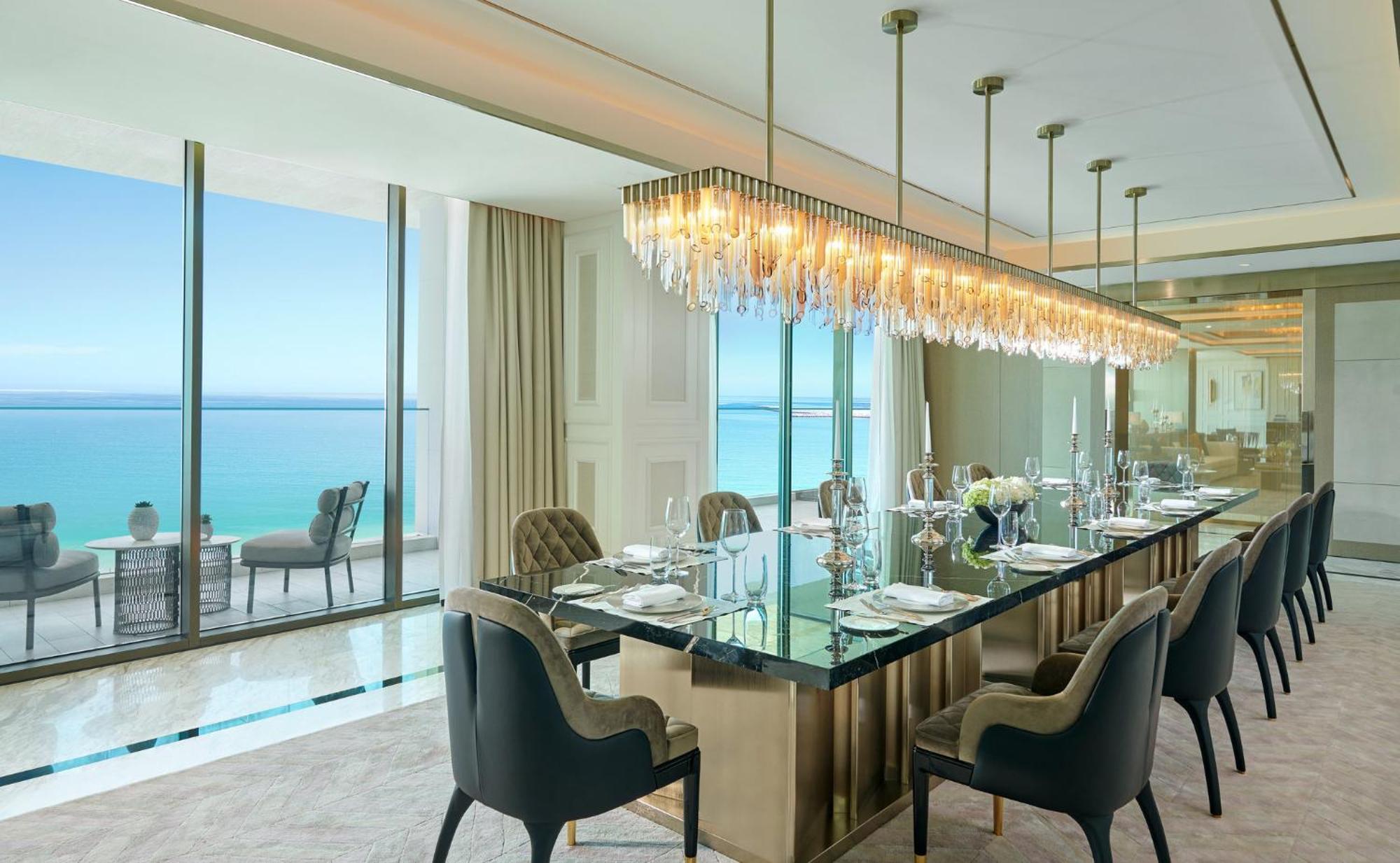 Mandarin Oriental Jumeira, Dubái Exterior foto The dining room of a 3-bedroom residence
