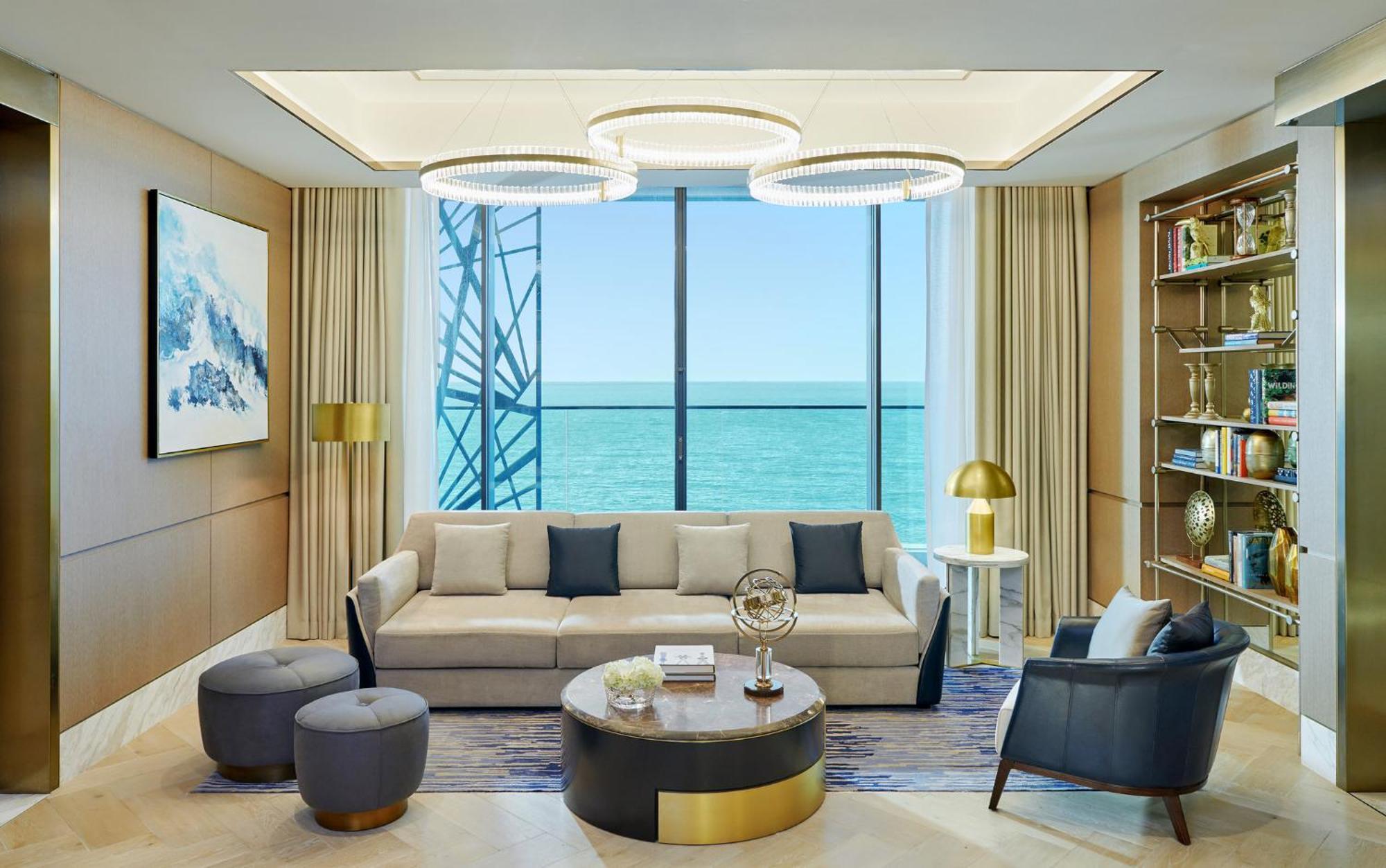 Mandarin Oriental Jumeira, Dubái Exterior foto The living room of a three-bedroom residence